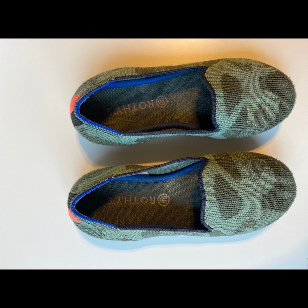 Rothys girls camo loafer
